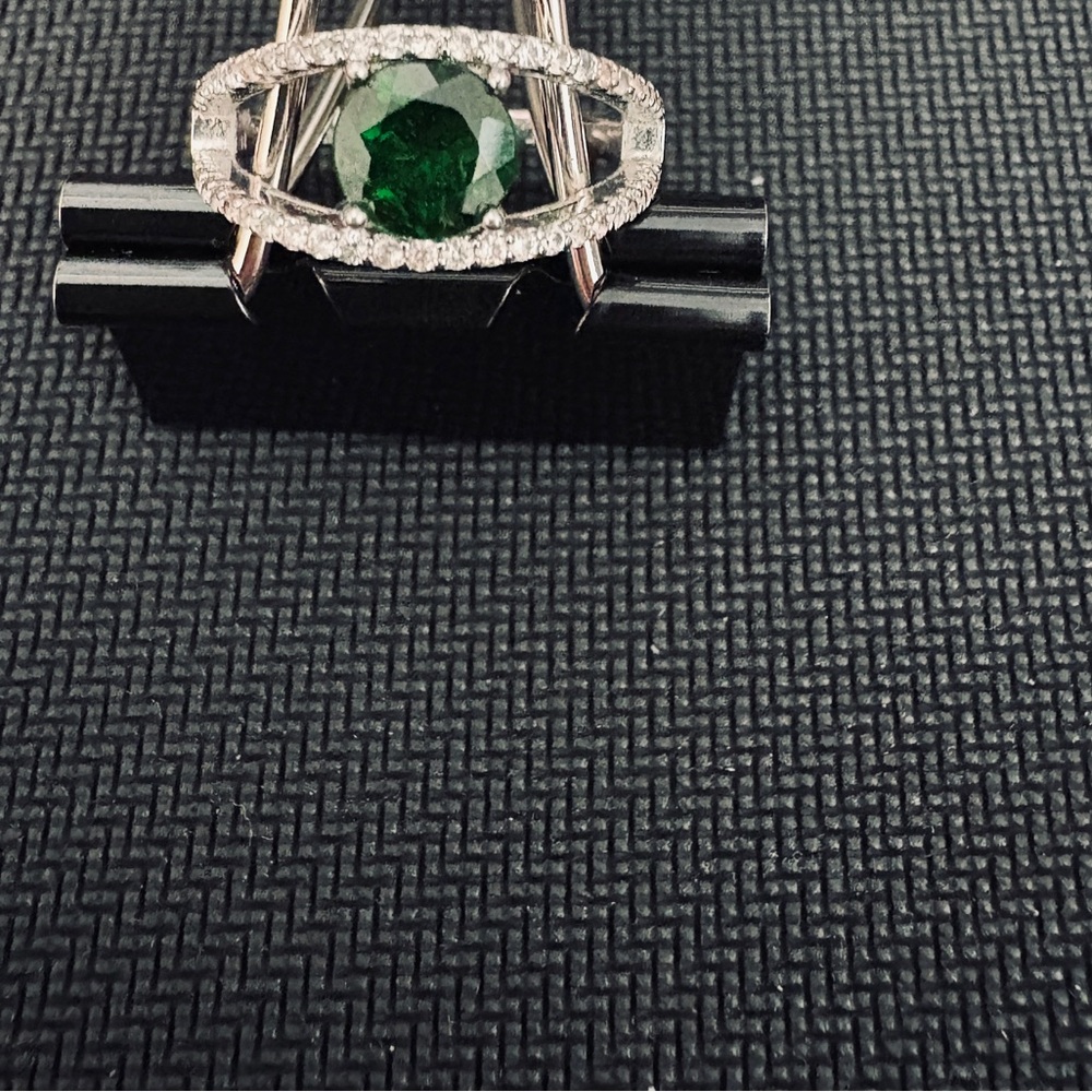 Elegant 1.5 CT Green Chrome Diopside Ring with Diamond Accents